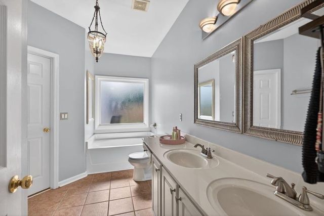 200 Meadow Lake Drive, Carrollton, GA 30116