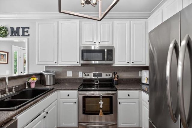 200 Meadow Lake Drive, Carrollton, GA 30116
