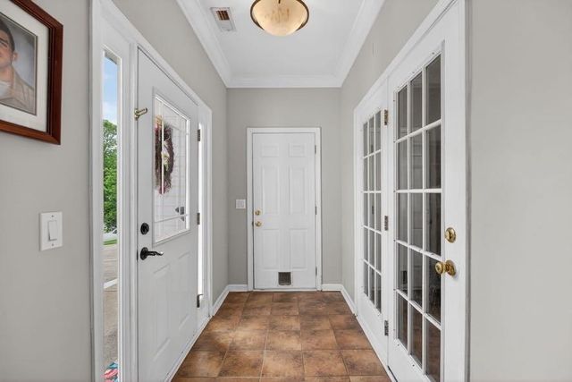 200 Meadow Lake Drive, Carrollton, GA 30116
