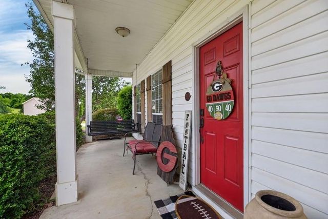 200 Meadow Lake Drive, Carrollton, GA 30116