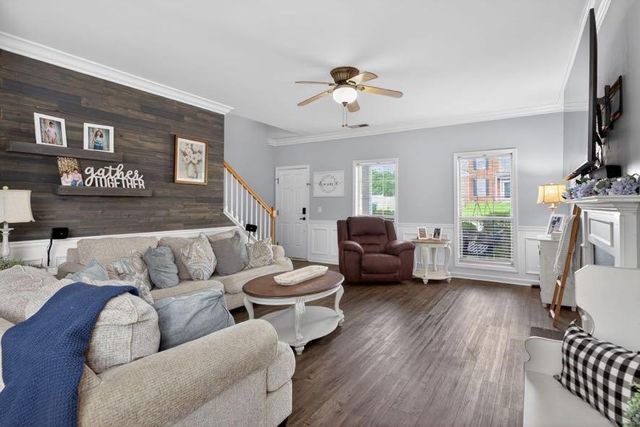 200 Meadow Lake Drive, Carrollton, GA 30116