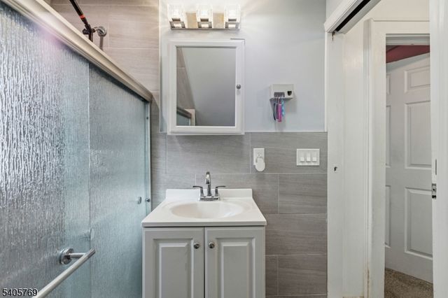 142 Bonna Villa Ave, Roselle Boro, NJ 07203