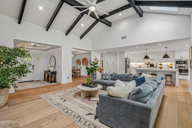 1440 Shadow Rock Dr, Auburn, CA 95602