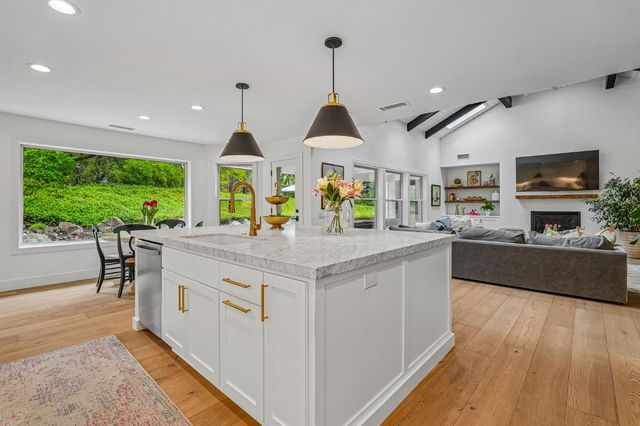 1440 Shadow Rock Dr, Auburn, CA 95602