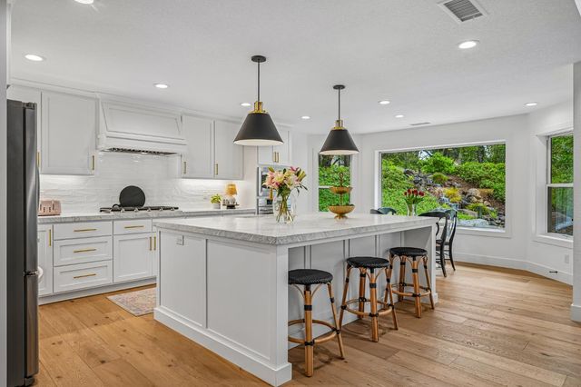 1440 Shadow Rock Dr, Auburn, CA 95602