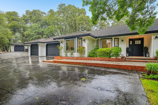 1440 Shadow Rock Dr, Auburn, CA 95602
