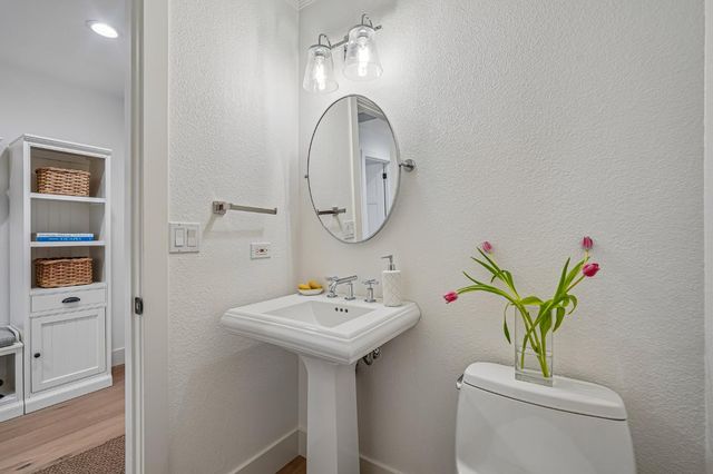 1440 Shadow Rock Dr, Auburn, CA 95602