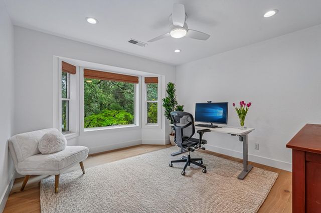 1440 Shadow Rock Dr, Auburn, CA 95602