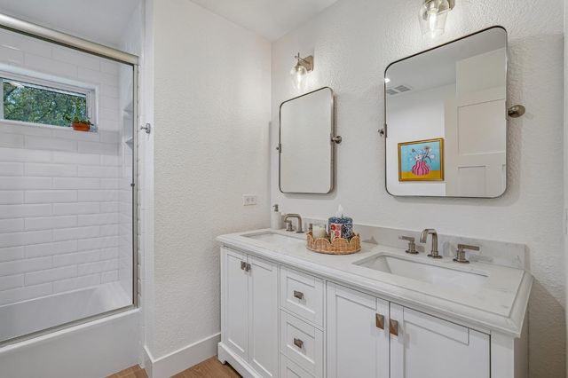 1440 Shadow Rock Dr, Auburn, CA 95602