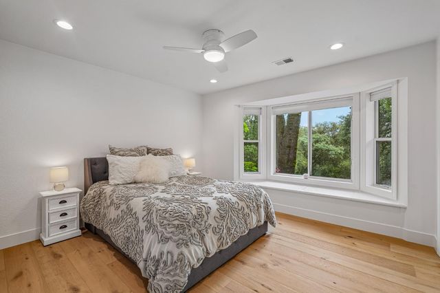 1440 Shadow Rock Dr, Auburn, CA 95602