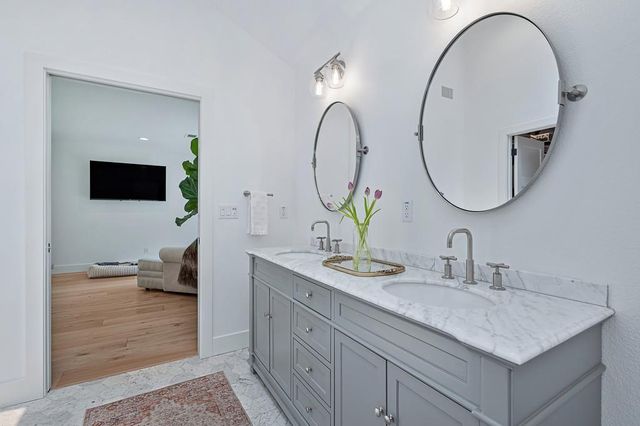 1440 Shadow Rock Dr, Auburn, CA 95602