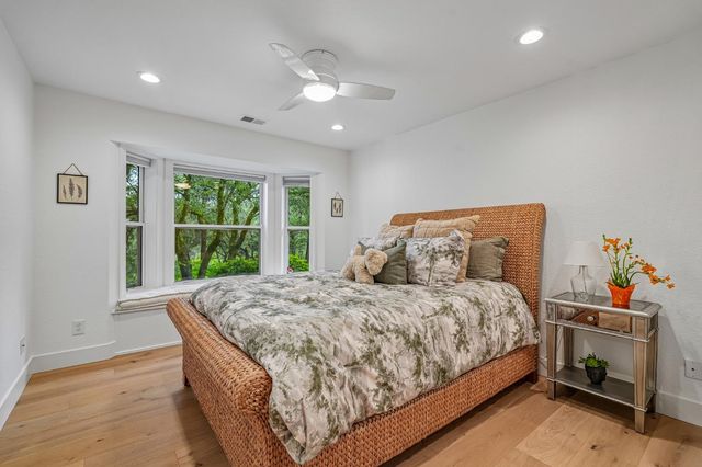 1440 Shadow Rock Dr, Auburn, CA 95602