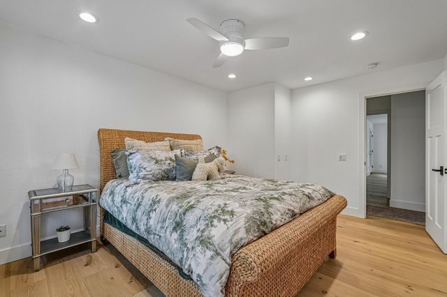 1440 Shadow Rock Dr, Auburn, CA 95602