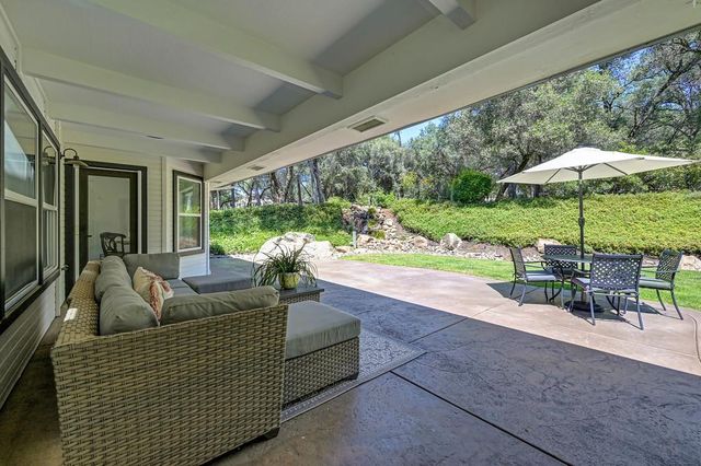 1440 Shadow Rock Dr, Auburn, CA 95602