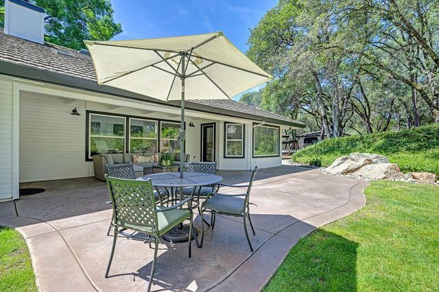 1440 Shadow Rock Dr, Auburn, CA 95602