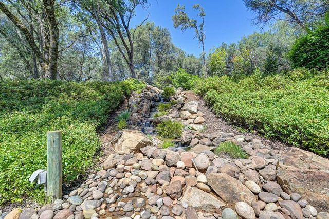 1440 Shadow Rock Dr, Auburn, CA 95602