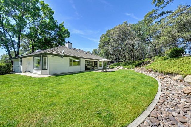 1440 Shadow Rock Dr, Auburn, CA 95602