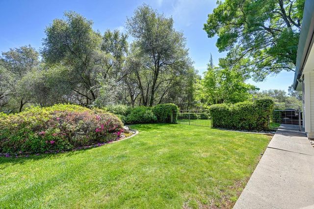 1440 Shadow Rock Dr, Auburn, CA 95602