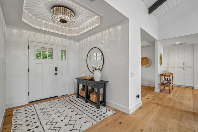 1440 Shadow Rock Dr, Auburn, CA 95602