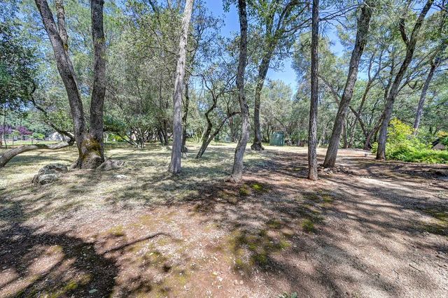 1440 Shadow Rock Dr, Auburn, CA 95602