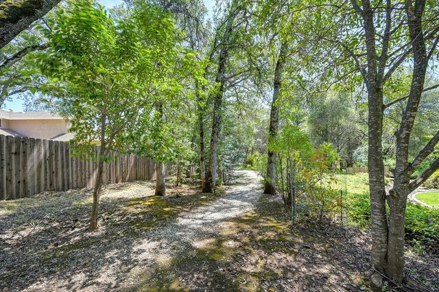 1440 Shadow Rock Dr, Auburn, CA 95602