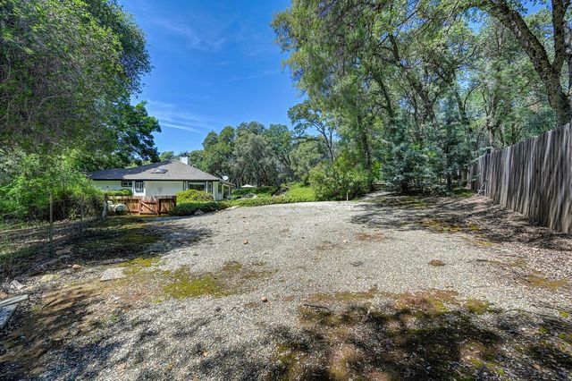 1440 Shadow Rock Dr, Auburn, CA 95602