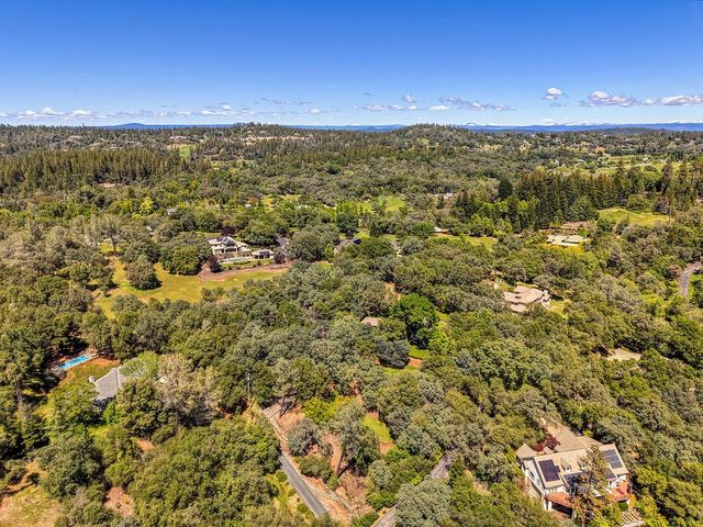 1440 Shadow Rock Dr, Auburn, CA 95602