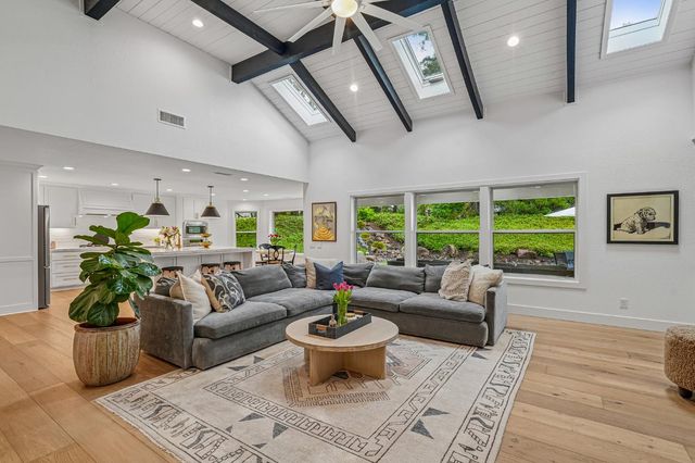 1440 Shadow Rock Dr, Auburn, CA 95602