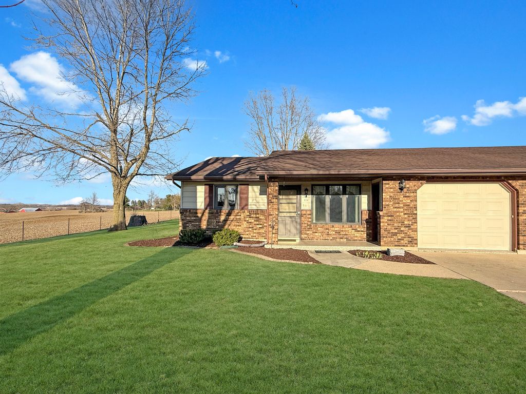 654 N Star Drive 2, Lena, IL 61048