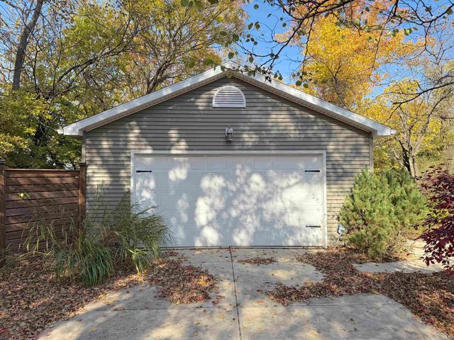 1940 W Railroad Street, New Castle, IN 47362