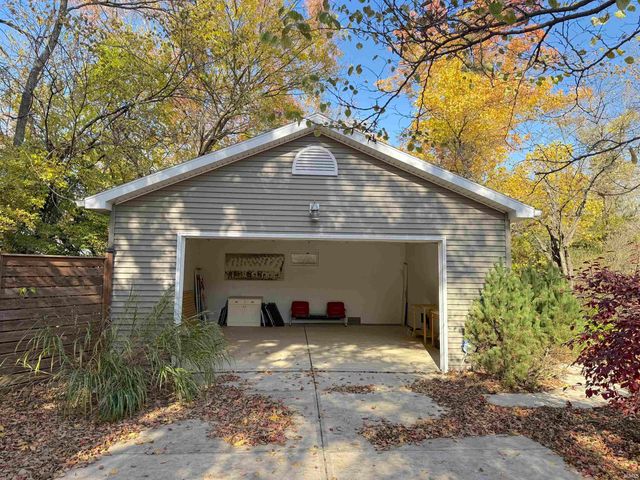 1940 W Railroad Street, New Castle, IN 47362