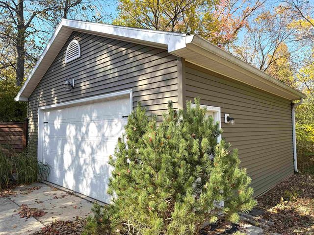 1940 W Railroad Street, New Castle, IN 47362