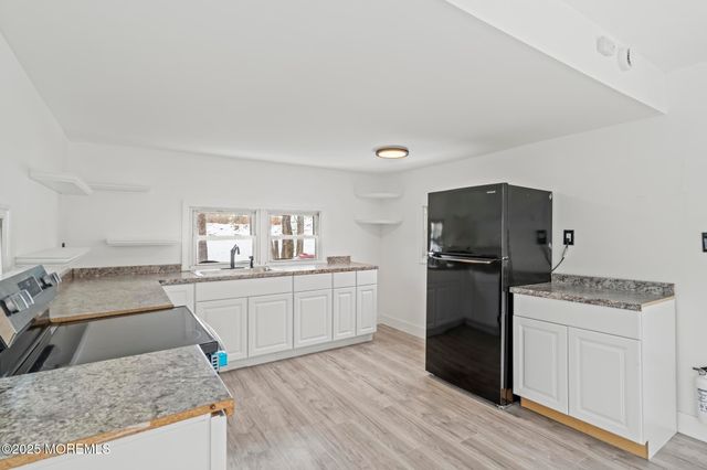 17 Gary Avenue, Hazlet, NJ 07734