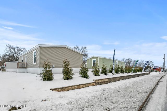 17 Gary Avenue, Hazlet, NJ 07734