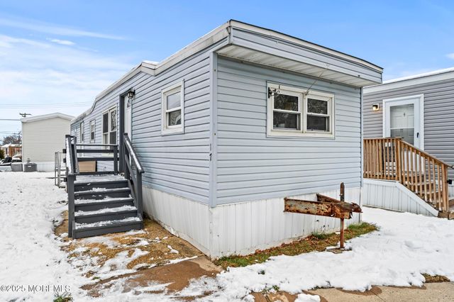 17 Gary Avenue, Hazlet, NJ 07734