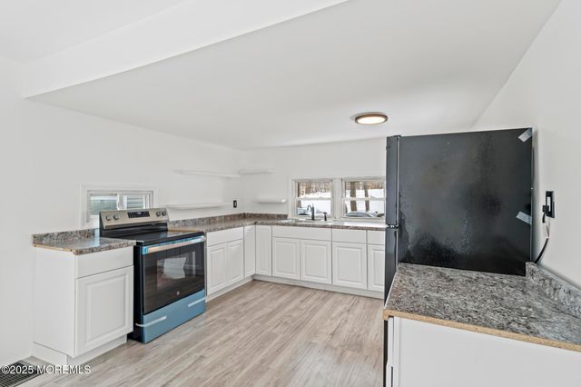 17 Gary Avenue, Hazlet, NJ 07734