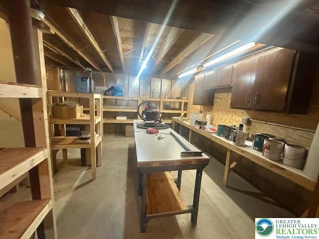 506 Longacre Drive, Lehigh Twp, PA 18035