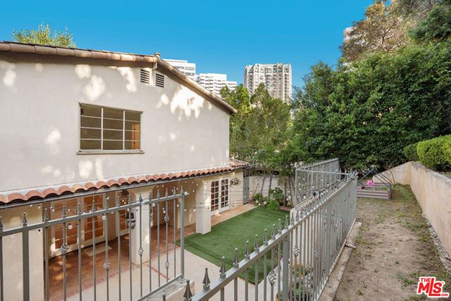 1035 Westholme Avenue, Los Angeles, CA 90024