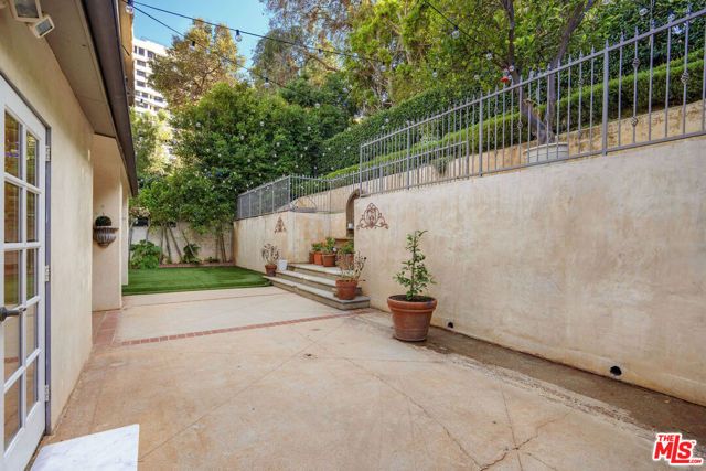 1035 Westholme Avenue, Los Angeles, CA 90024