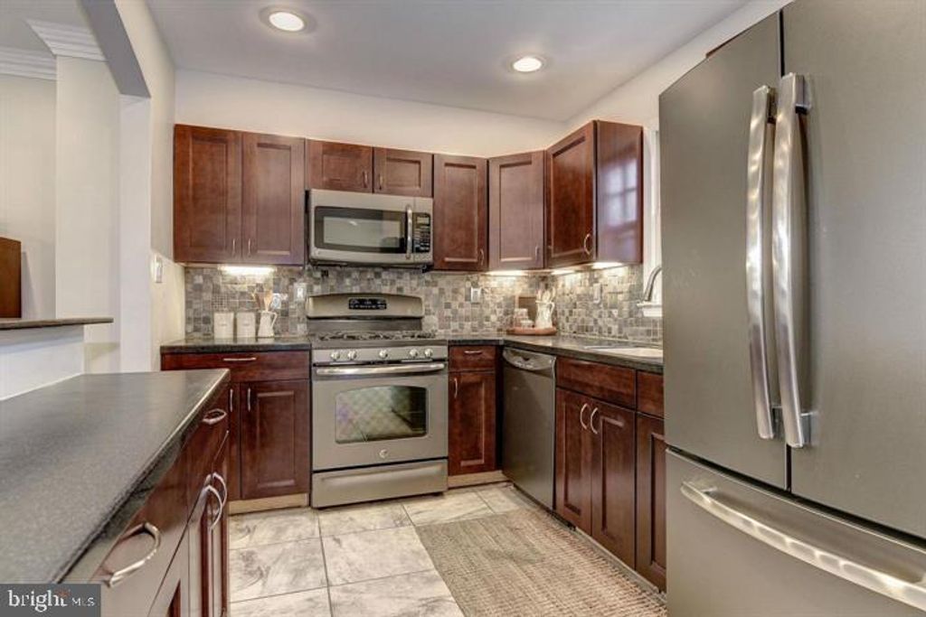 2757 CARTER FARM CT, Alexandria, VA 22306