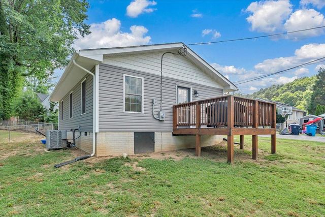 1101 Gearhart RD SE, Roanoke, VA 24014