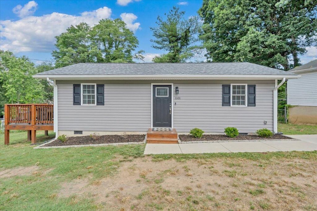 1101 Gearhart RD SE, Roanoke, VA 24014