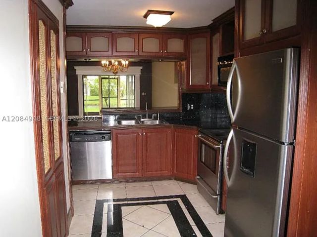 447 Lakeview Dr 1, Weston, FL 33326