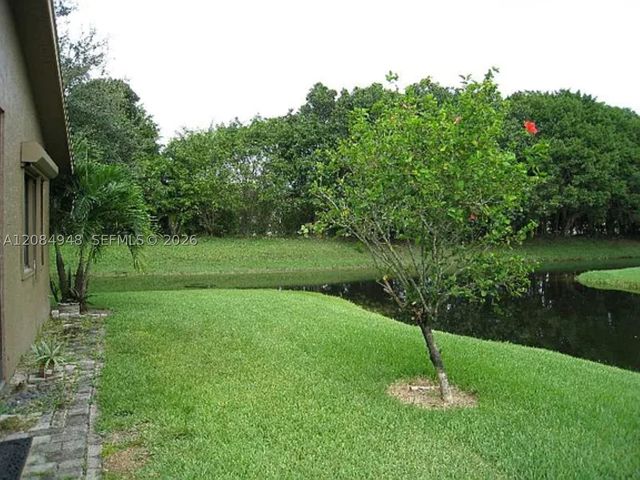 447 Lakeview Dr 1, Weston, FL 33326