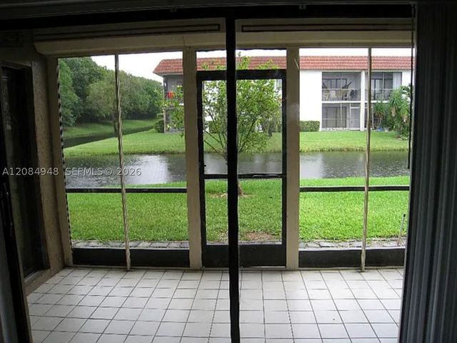 447 Lakeview Dr 1, Weston, FL 33326