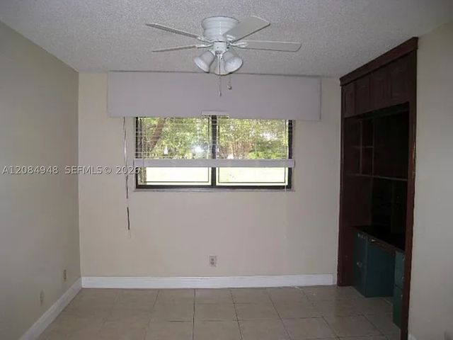 447 Lakeview Dr 1, Weston, FL 33326
