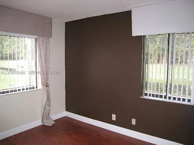 447 Lakeview Dr 1, Weston, FL 33326