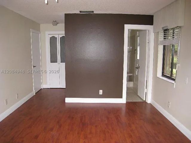 447 Lakeview Dr 1, Weston, FL 33326
