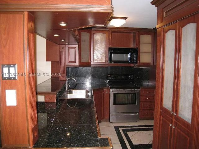 447 Lakeview Dr 1, Weston, FL 33326