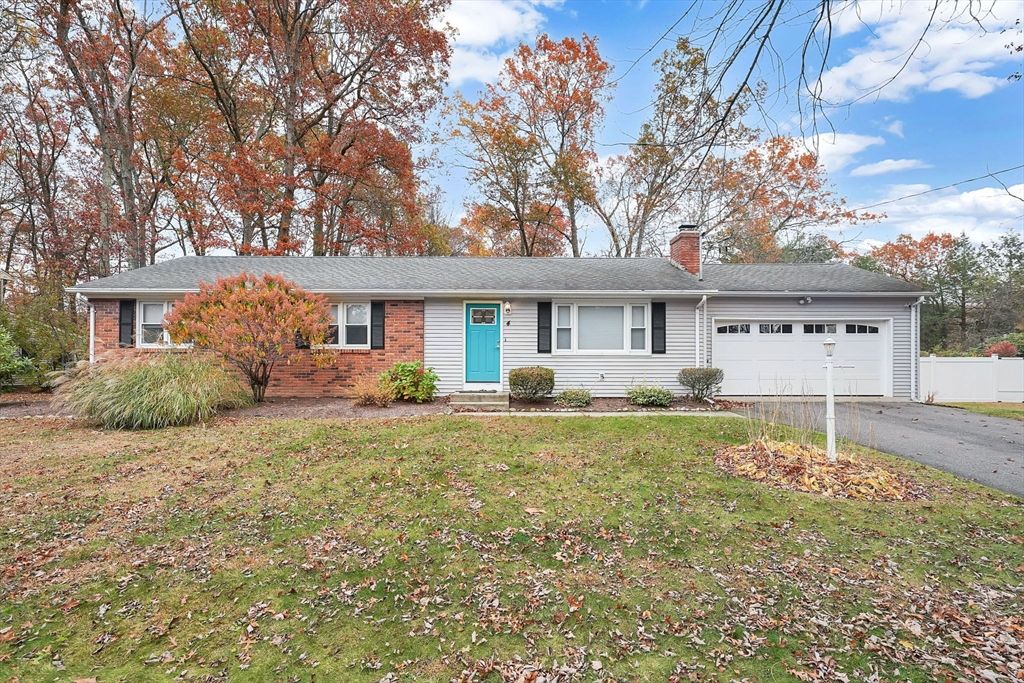 4 Lance Ln, Wilbraham, MA 01095